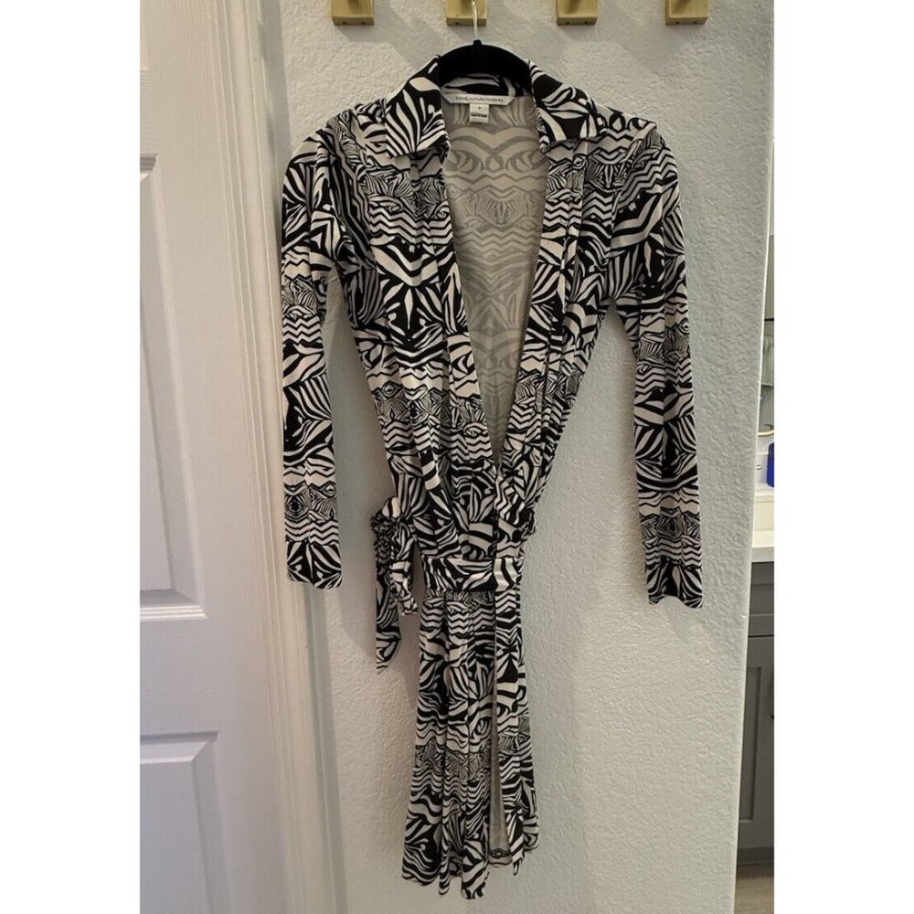Diane von Furstenberg New Jeanne Two in Zebra Tattoo Silk Wrap Dress 0